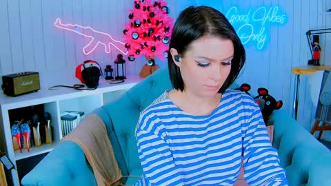 Snapshot of chaturkaterina chatting on 01-04-25, 10:13 Miss Harmony online show from 01-04-25, 10:13