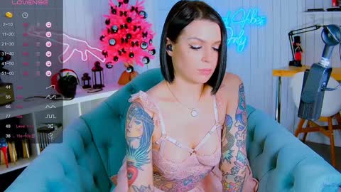 Snapshot of chaturkaterina chatting on 01-11-25, 01:16 Miss Harmony online show from 01-11-25, 01:16