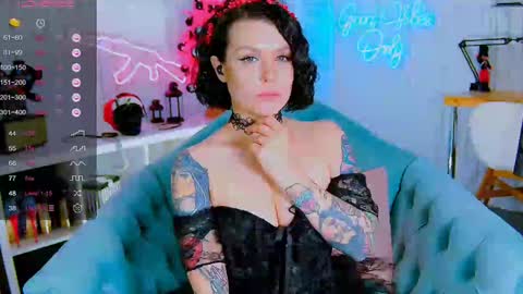 Snapshot of chaturkaterina chatting on 01-12-25, 10:01 Miss Harmony online show from 01-12-25, 10:01