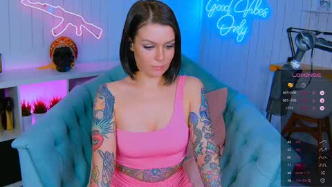 Snapshot of chaturkaterina chatting on 02-06-25, 06:29 Miss Harmony online show from 02-06-25, 06:29