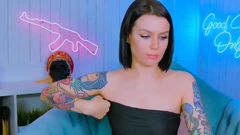 Snapshot of chaturkaterina chatting on 02-19-25, 10:01 Miss Harmony online show from 02-19-25, 10:01
