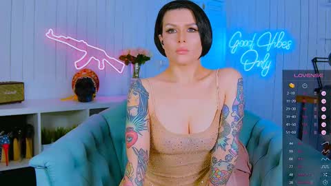 Snapshot of chaturkaterina chatting on 03-08-25, 06:21 Miss Harmony online show from 03-08-25, 06:21