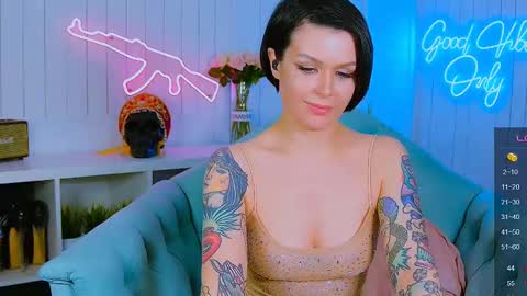 Snapshot of chaturkaterina chatting on 03-08-25, 09:28 Miss Harmony online show from 03-08-25, 09:28