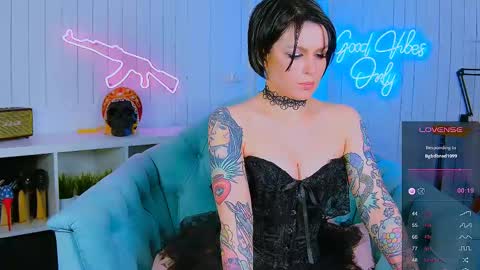 Snapshot of chaturkaterina chatting on 03-12-25, 01:58 Miss Harmony online show from 03-12-25, 01:58