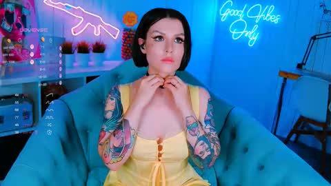 Snapshot of chaturkaterina chatting on 09-17-25, 01:40 Miss Harmony online show from 09-17-25, 01:40
