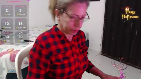 Snapshot of chayla_ruiz chatting on 10-15-25, 09:20 CHAYLA VICTORIA RUIZ online show from 10-15-25, 09:20