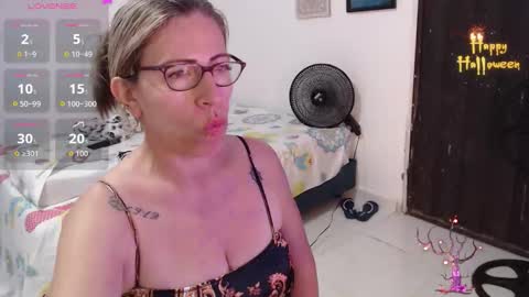 Snapshot of chayla_ruiz chatting on 10-17-25, 11:40 CHAYLA VICTORIA RUIZ online show from 10-17-25, 11:40