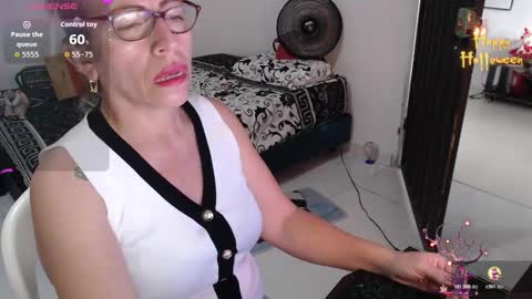 Snapshot of chayla_ruiz chatting on 10-27-25, 08:02 CHAYLA VICTORIA RUIZ online show from 10-27-25, 08:02