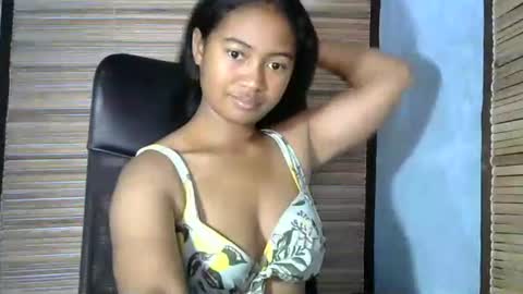 Snapshot of chechick_sahu chatting on 02-19-26, 05:03 Angel online show from 02-19-26, 05:03