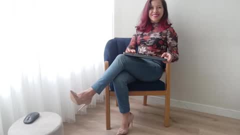 Snapshot of cheek_chic12 chatting on 11-11-25, 05:13 Regina Phalange online show from 11-11-25, 05:13