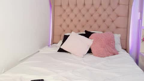 Snapshot of cheerry_moon chatting on 11-28-25, 09:28 cheerry_moon online show from 11-28-25, 09:28