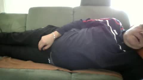 Snapshot of cheesy4444 chatting on 10-19-25, 12:06 Tom online show from 10-19-25, 12:06