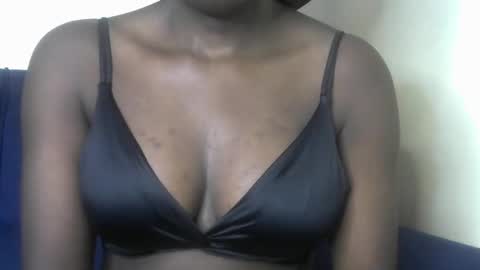 Snapshot of chelley4 chatting on 10-19-25, 01:39 chelley online show from 10-19-25, 01:39