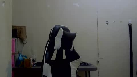 Snapshot of chelly4u69 chatting on 09-25-25, 05:11 chelly4u69 online show from 09-25-25, 05:11