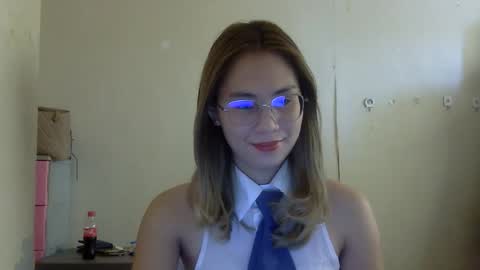 Snapshot of chelly4u69 chatting on 10-19-25, 04:35 chelly4u69 online show from 10-19-25, 04:35