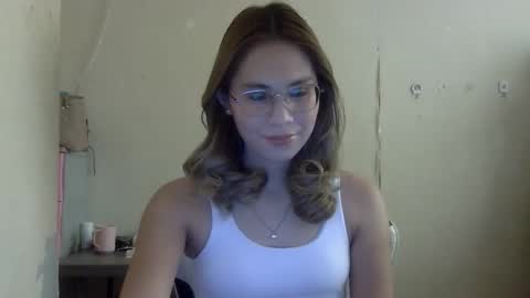 Snapshot of chelly4u69 chatting on 10-27-25, 03:32 chelly4u69 online show from 10-27-25, 03:32
