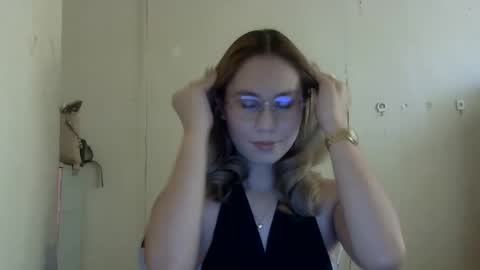Snapshot of chelly4u69 chatting on 11-02-25, 04:04 chelly4u69 online show from 11-02-25, 04:04