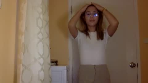 Snapshot of chelly4u69 chatting on 11-26-25, 04:35 chelly4u69 online show from 11-26-25, 04:35