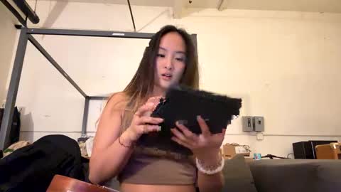 chellybear101 online show from 12-16-24, 02:25