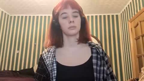 Snapshot of cherisegatchel chatting on 02-12-26, 04:46 Emely online show from 02-12-26, 04:46