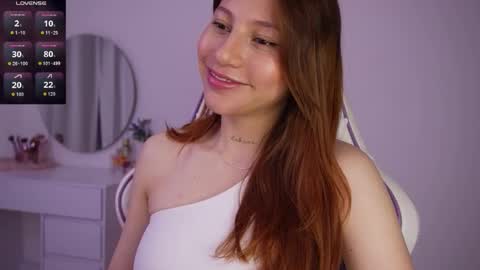 Snapshot of cherry__peach chatting on 10-19-25, 01:45 Holly online show from 10-19-25, 01:45