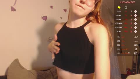 Snapshot of cherry_hazzze chatting on 10-22-25, 09:25 Cheryl online show from 10-22-25, 09:25