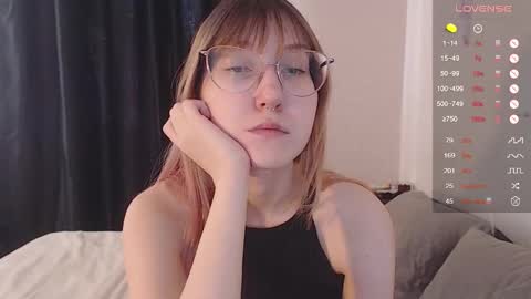 Snapshot of cherry_hazzze chatting on 11-21-25, 06:34 Cheryl online show from 11-21-25, 06:34