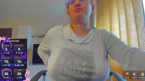 Snapshot of cherry_pie_69 chatting on 10-07-25, 10:45 mayra online show from 10-07-25, 10:45