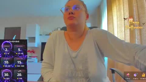 Snapshot of cherry_pie_69 chatting on 10-21-25, 10:27 mayra online show from 10-21-25, 10:27