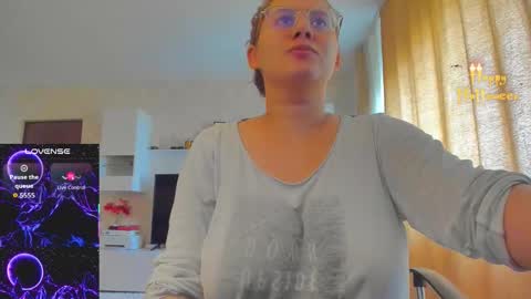 Snapshot of cherry_pie_69 chatting on 10-23-25, 08:02 mayra online show from 10-23-25, 08:02