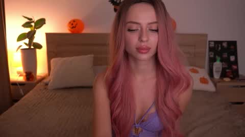 Snapshot of cherryblossom224 chatting on 10-27-25, 10:47 Alisha online show from 10-27-25, 10:47