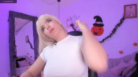 Snapshot of cherrydoll_dl chatting on 10-19-25, 10:38 Morfy online show from 10-19-25, 10:38