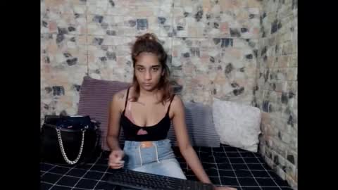 Snapshot of cherryindian694u chatting on 02-07-26, 04:38 leah is the name online show from 02-07-26, 04:38