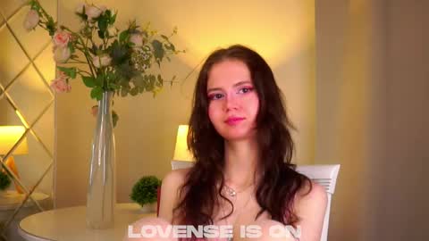 Leia online show from 11-25-25, 02:55