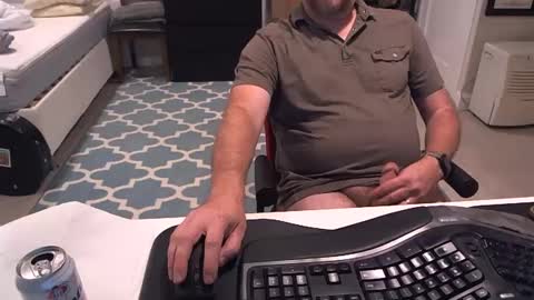 Snapshot of chesbayboy chatting on 09-27-25, 04:06 chesbayboy online show from 09-27-25, 04:06