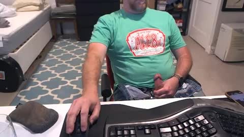 Snapshot of chesbayboy chatting on 10-09-25, 04:05 chesbayboy online show from 10-09-25, 04:05