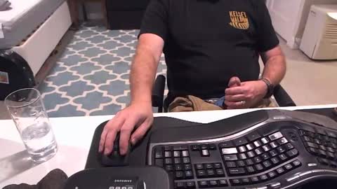 Snapshot of chesbayboy chatting on 10-12-25, 04:44 chesbayboy online show from 10-12-25, 04:44