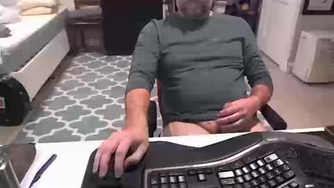 Snapshot of chesbayboy chatting on 10-16-25, 03:13 chesbayboy online show from 10-16-25, 03:13