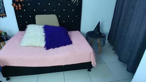 LAURA online show from 10-21-25, 12:00