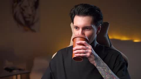 Snapshot of chillguy2k chatting on 10-11-25, 10:41 Rick online show from 10-11-25, 10:41