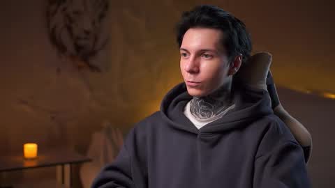 Snapshot of chillguy2k chatting on 10-25-25, 04:02 Rick online show from 10-25-25, 04:02