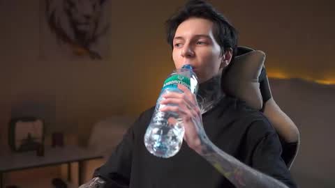 Snapshot of chillguy2k chatting on 11-11-25, 07:58 Rick online show from 11-11-25, 07:58