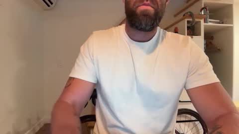 Snapshot of chiquitaroad chatting on 10-29-25, 01:19 chiquitaroad online show from 10-29-25, 01:19