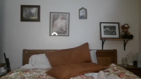 chloe and dic online show from 02-18-25, 07:43