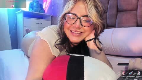 Snapshot of chloe_bonnet chatting on 01-11-25, 10:18 chloe bonnet Connection Monday to Saturday 3 pm Chicago INDEPENDENT MODEL . online show from 01-11-25, 10:18