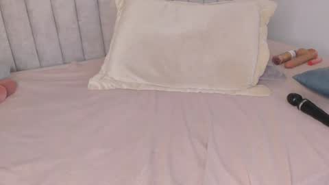 Chloe online show from 01-06-25, 01:30