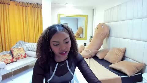 Snapshot of chloe_foster__ chatting on 10-20-25, 08:42 Chole online show from 10-20-25, 08:42