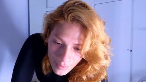 Snapshot of chloe_goddes chatting on 12-17-24, 08:21 CHLOE online show from 12-17-24, 08:21