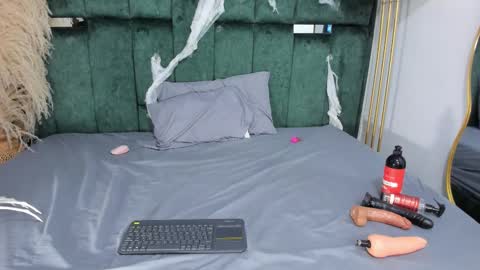 Chloe online show from 10-25-25, 06:57