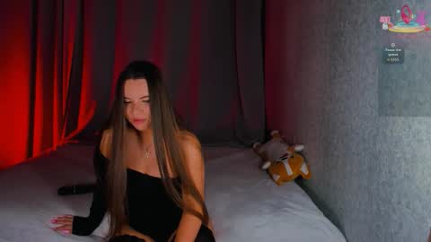 Snapshot of chloe_loo chatting on 10-27-25, 09:08 Chloe online show from 10-27-25, 09:08